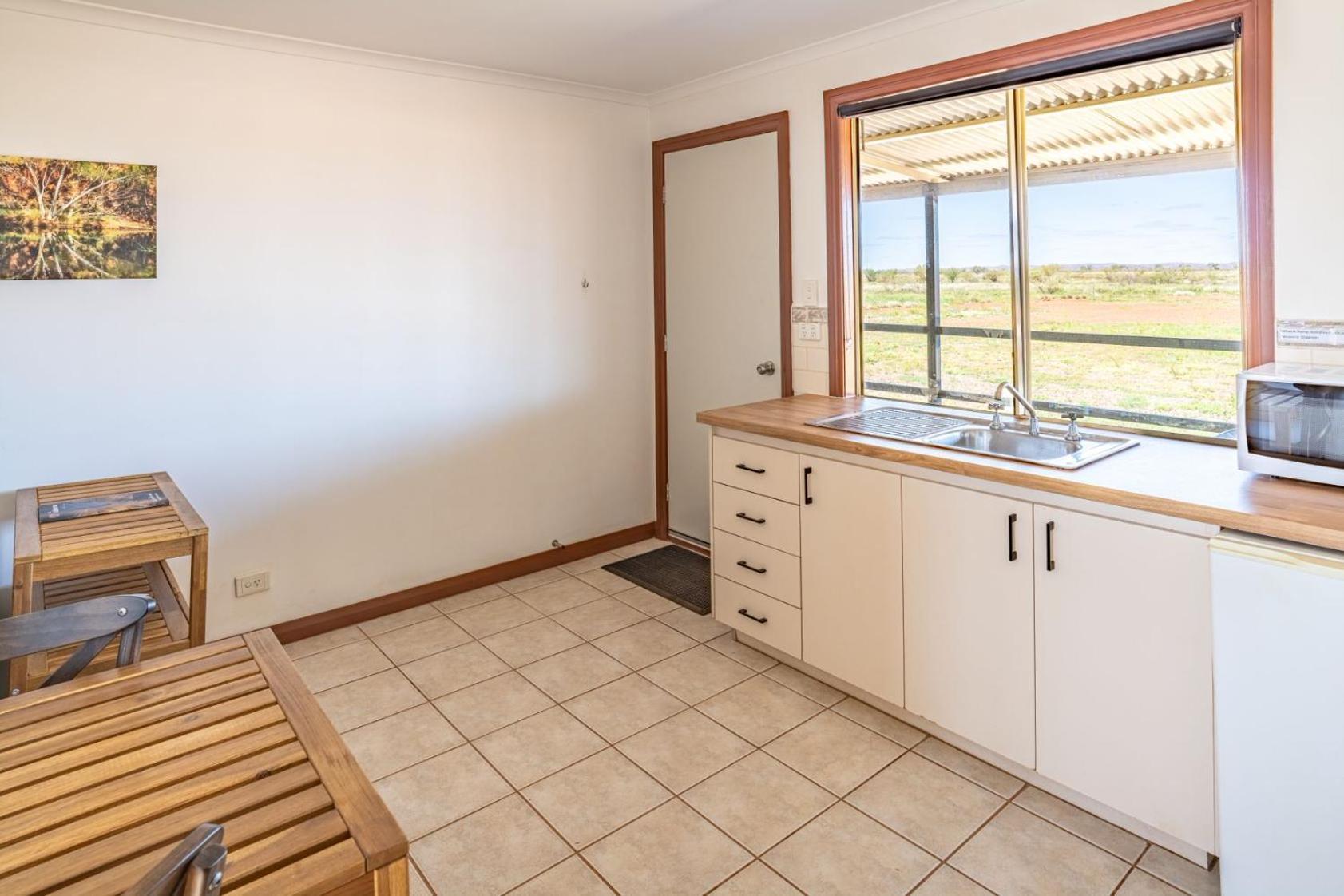 Cheela Plains Station Farm stay *